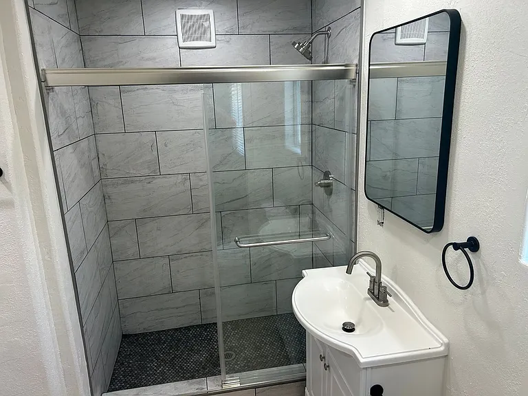 2405 E Dortha Ave — Photo 21