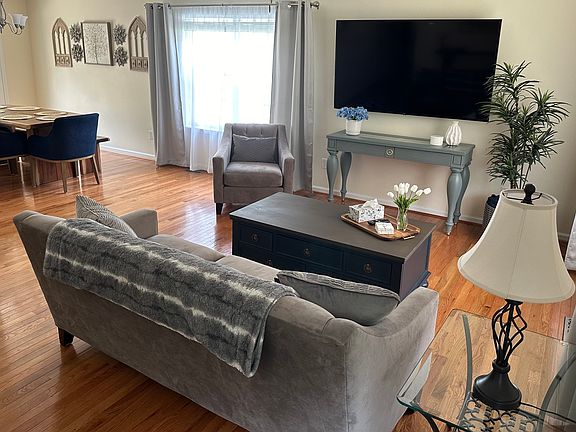 3rd image of 3503 Lakeview Dr