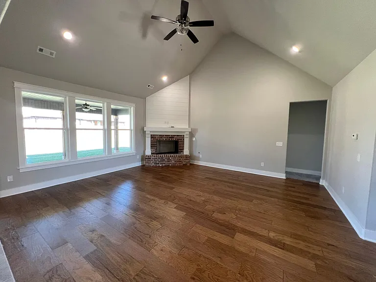 1052 Morra Ave — Photo 2