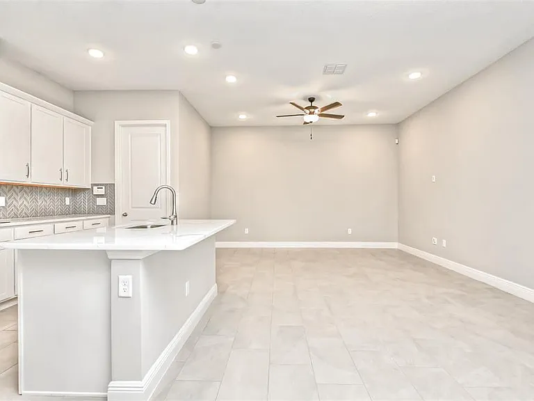 2941 Voyager Ave — Photo 4