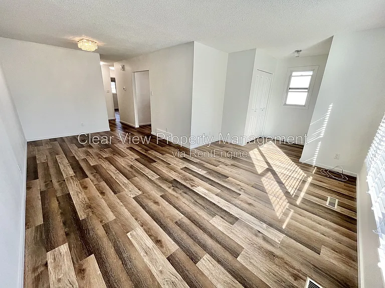 5 Laval Ct W #UPPER LEVEL — Photo 7