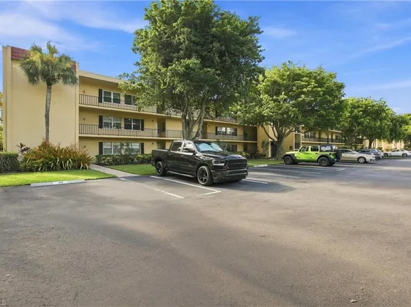 1087 Forest Lakes DR #302, NAPLES, FL 34105