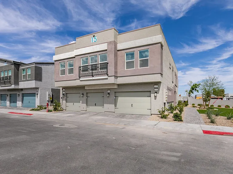 639 Morbucks Ln #1043 — Photo 34
