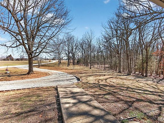 5th image of 18521 Oak Tree Ln