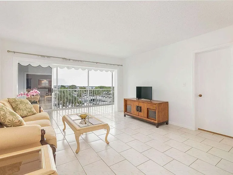 907 Marina Dr #402 — Photo 10