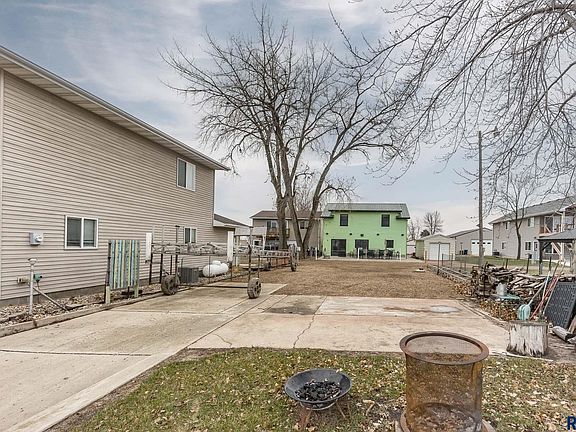 3rd image of 4892 N Spawn Cir