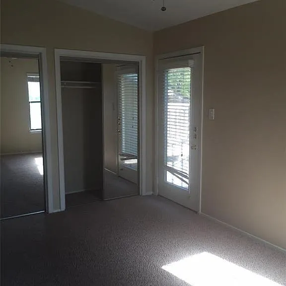 3000 S 1st St #101 — Photo 11