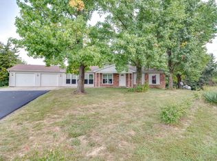 31700 Irish Ln, Brighton, IL 62012