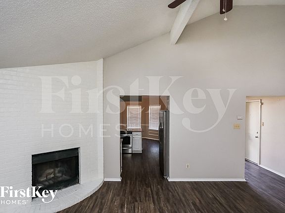 3rd image of 1006 Blue Jay Dr