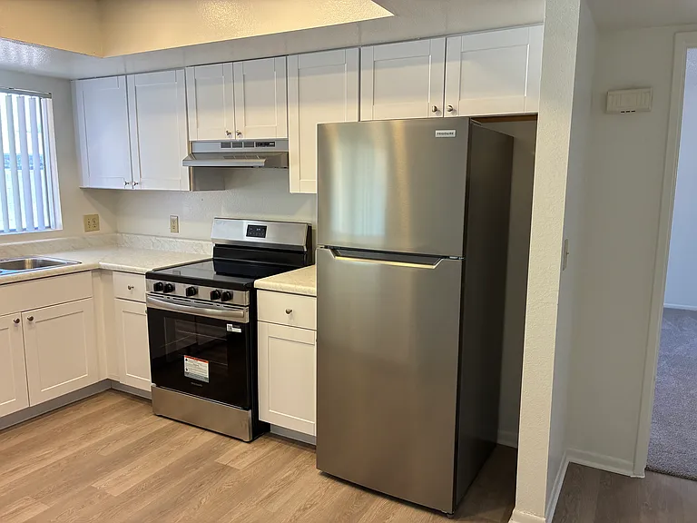 3672 W Oakland St — Photo 16