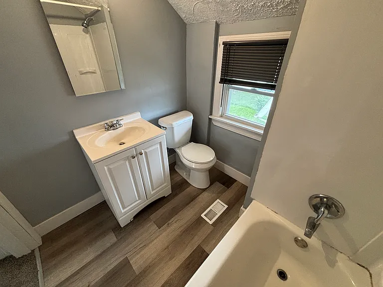 2608 Leland Ave — Photo 11