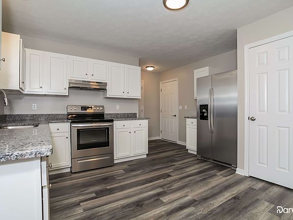3rd image of 902 Centennial St