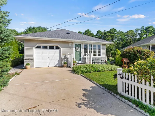 26 Mount Blanc Lane, Toms River, NJ 08753