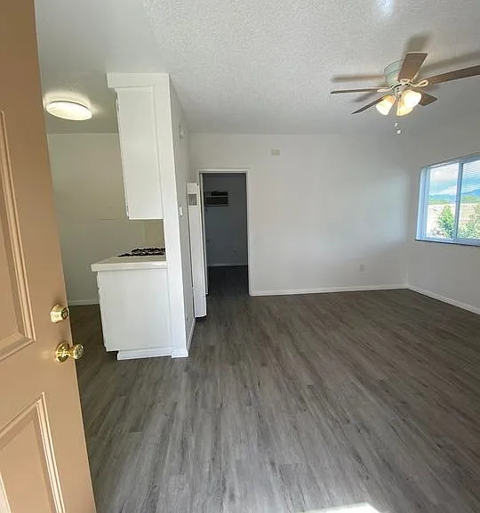 8816 Laurel Canyon Blvd — Photo 5
