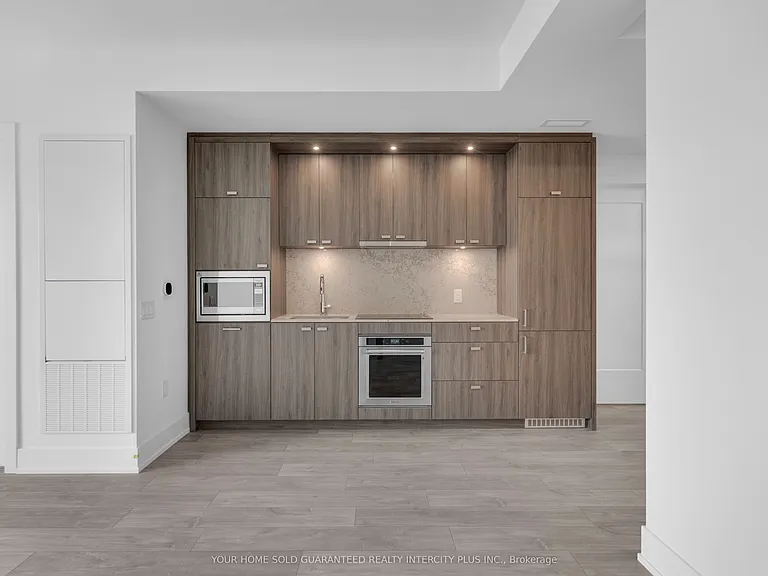 858 Dupont St #717 — Photo 16