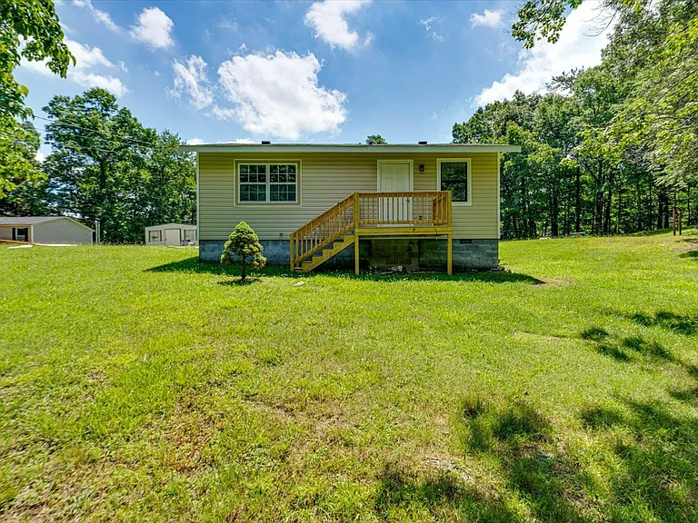 840 Emery Rd — Photo 2