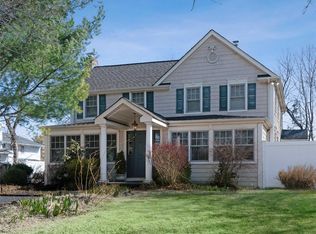 221 Manetto Hill Rd, Plainview, NY 11803