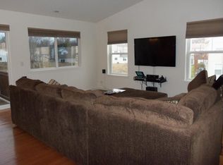 1156 N Oakwood Dr, Fox Lake, IL 60020
