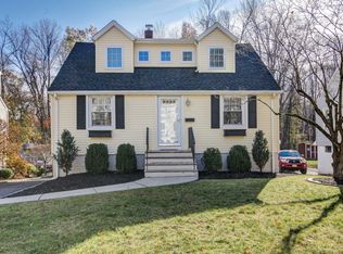 142 N Hillside Ave, Chatham, NJ