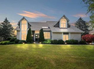 2141 Longacre Ln, Holland, OH 43528