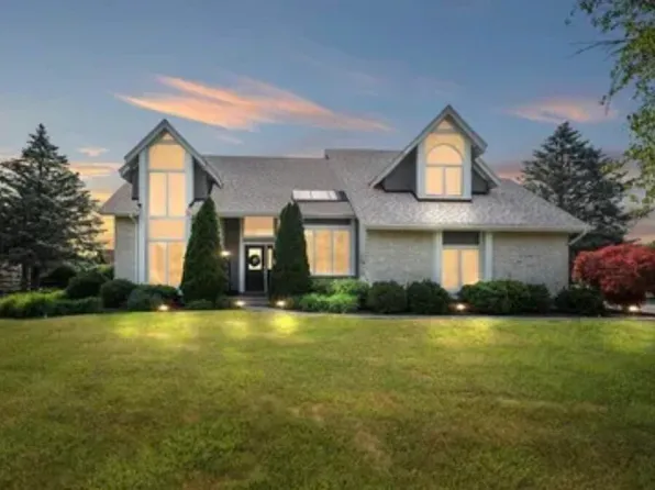 2141 Longacre Ln, Holland, OH 43528