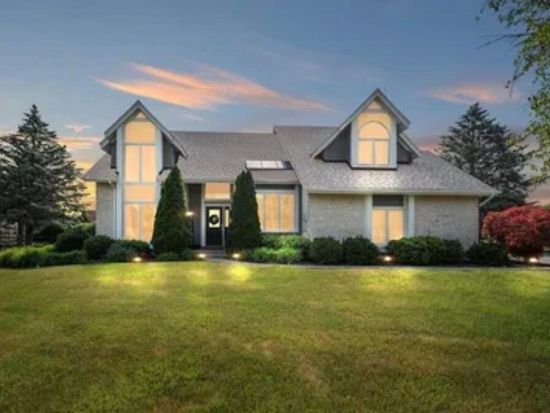 2141 Longacre Ln, Holland, OH 43528