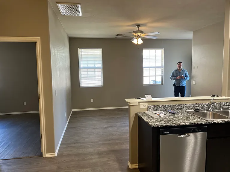 122 Ashley Dr — Photo 3
