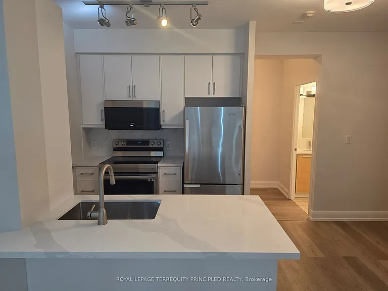 3391 Bloor St W #301 — Photo 3