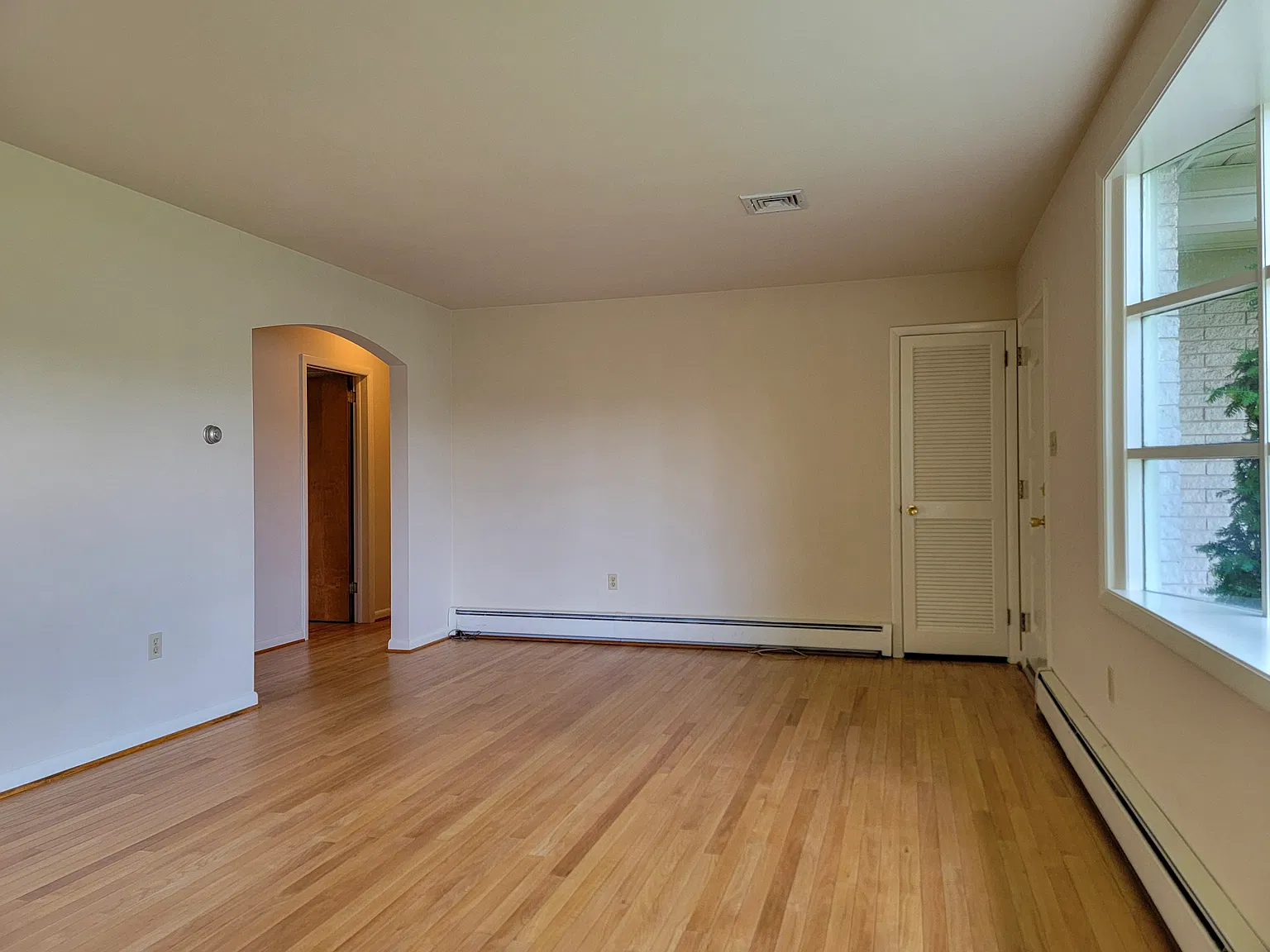 3 bed, 1.5 bath, 1497 sqft, $2,195 — Photo 4