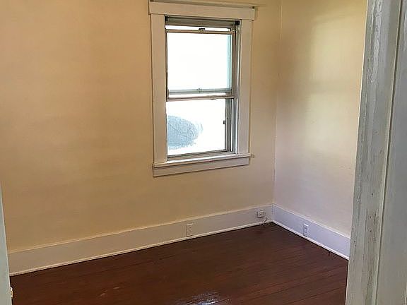 5th image of 29019 Elm St