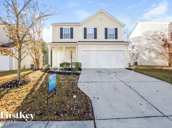 15607 Lakepoint Forest Dr, Charlotte, NC 28278