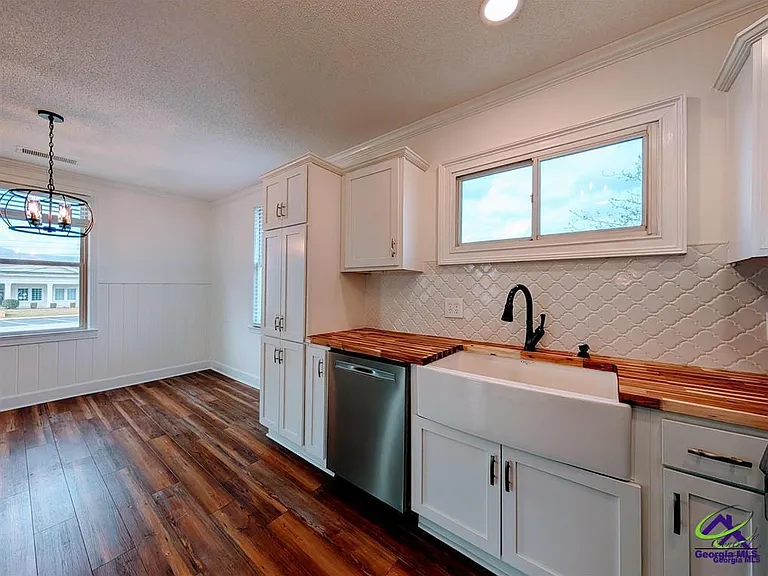 1108C Washington St — Photo 3