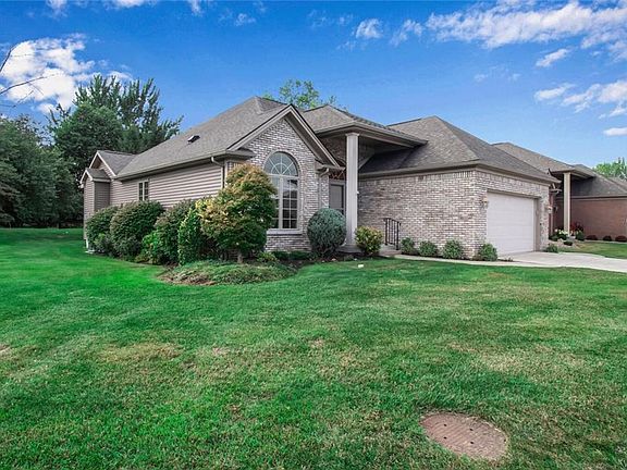 3rd image of 32 Forestlake Dr