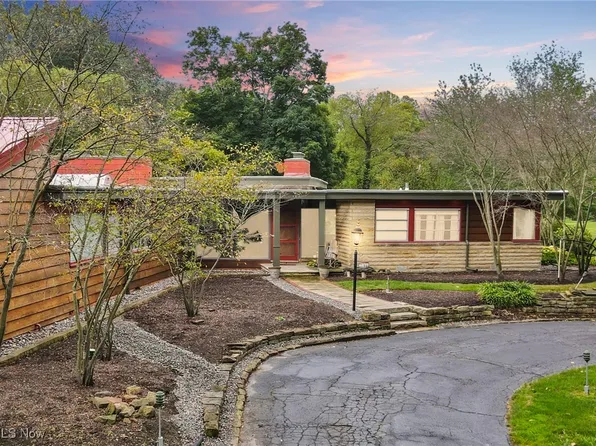 9621 Hobart Rd, Willoughby, OH 44094