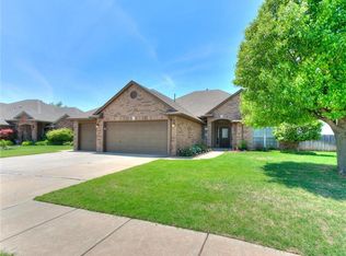 21555 Long Trl, Edmond, OK 73012