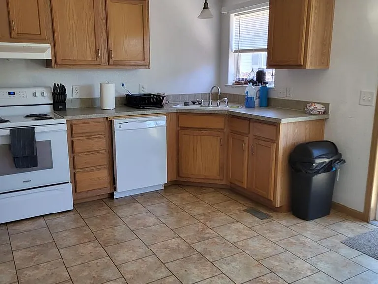 1756 Truman St — Photo 5