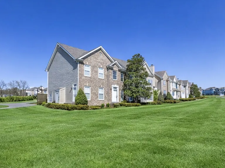 1002 McKenna Dr — Photo 14