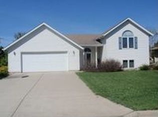 1105 4th St NE, Waseca, MN 56093