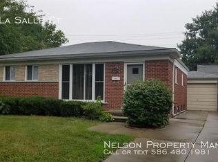 26105 La Salle Ct, Roseville, MI