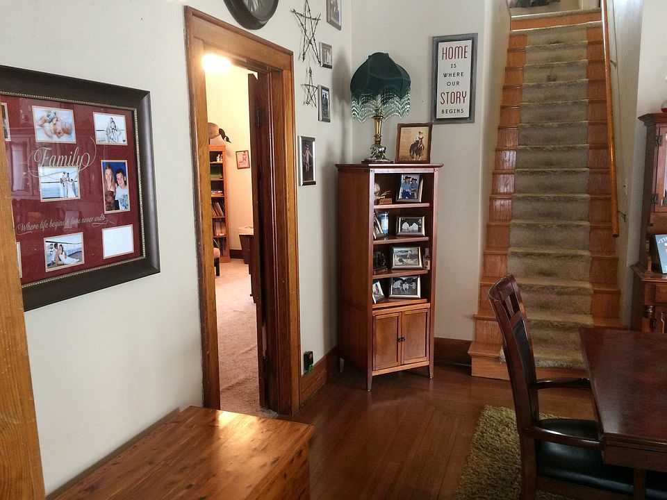 1st image of 715 W 8th St