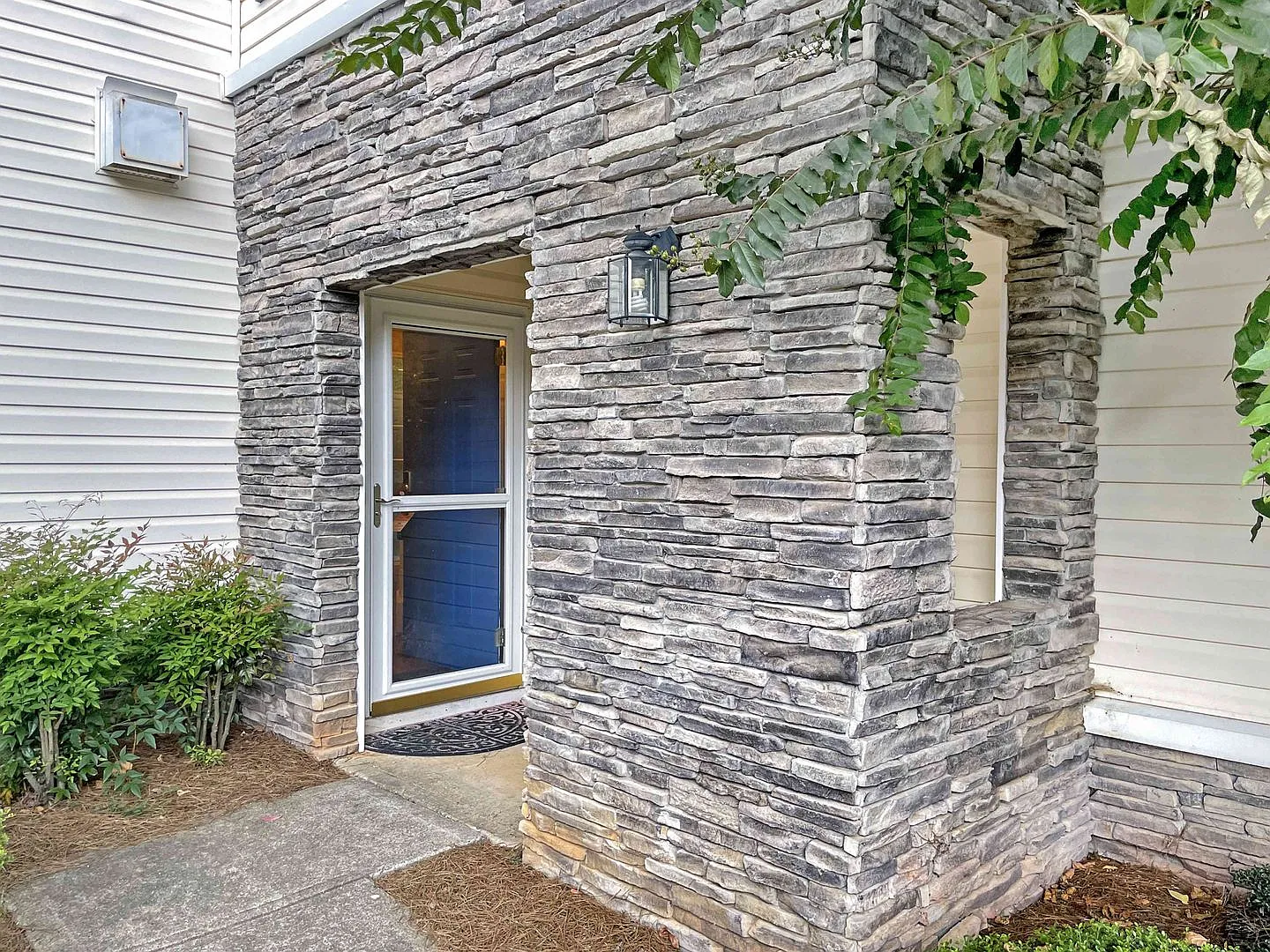 Acworth 2BR Plus Office - Beautiful Interior! — Photo 2
