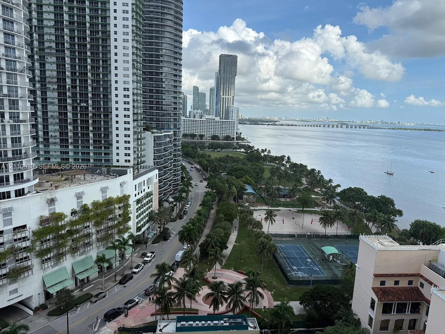 Venetia Condo — Photo 3