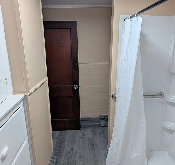 443 W Thornton St — Photo 37