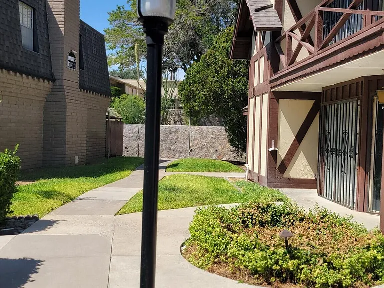 500 Thunderbird Dr #116 — Photo 2