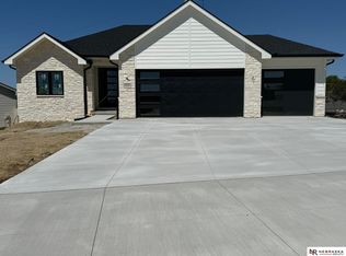 10021 S 180th Avenue Cir, Omaha, NE 68136