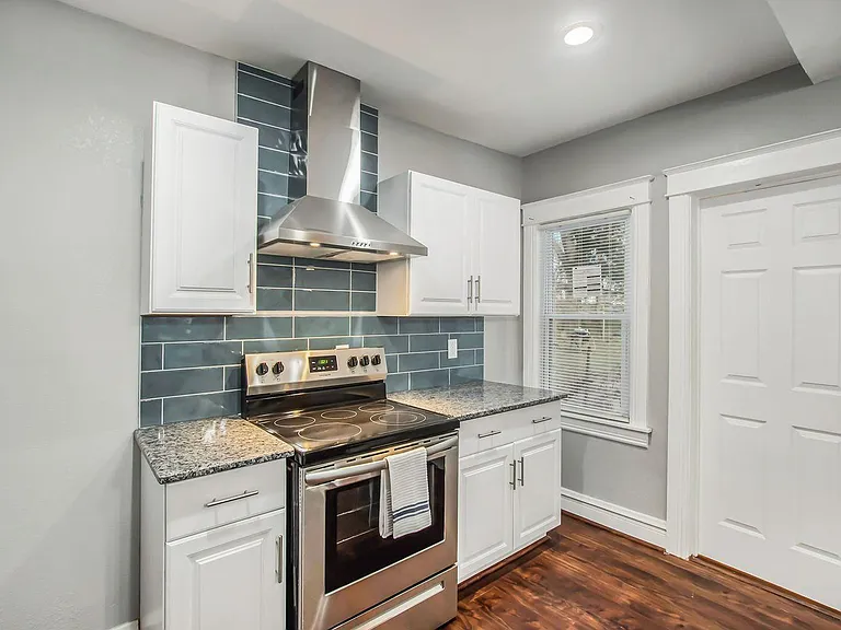 4025 Euclid Ave — Photo 9