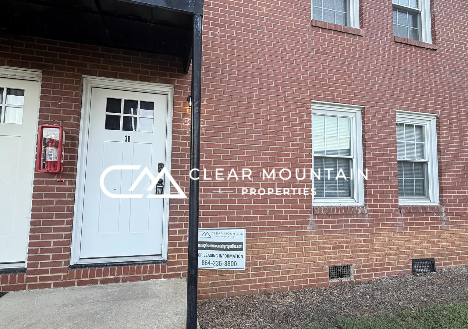 Updated apartment near downtown Greenville. — Photo 1