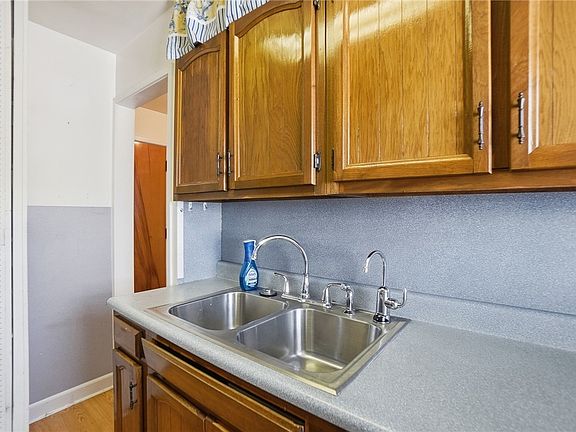 5th image of 231 N Westview Ave