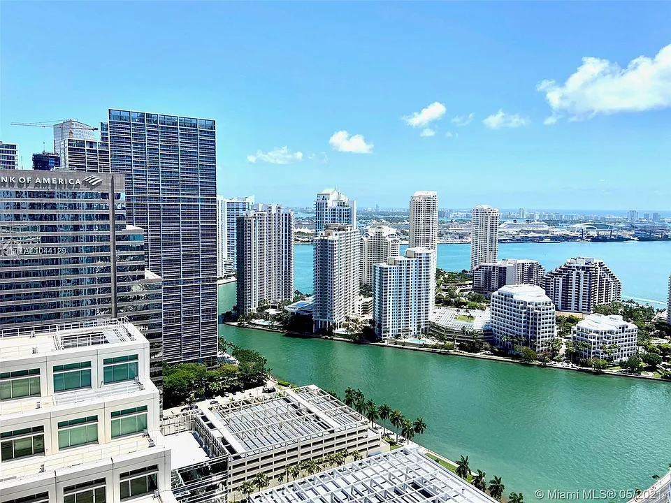 950 Brickell Bay Dr #4202