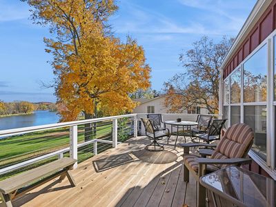 1318 Cedar River Dr, Waverly, IA, 50677